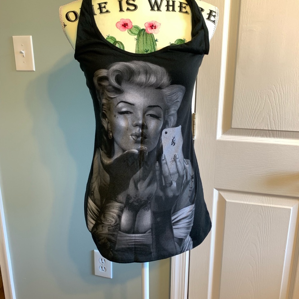 Marilyn Monroe tank! 💀